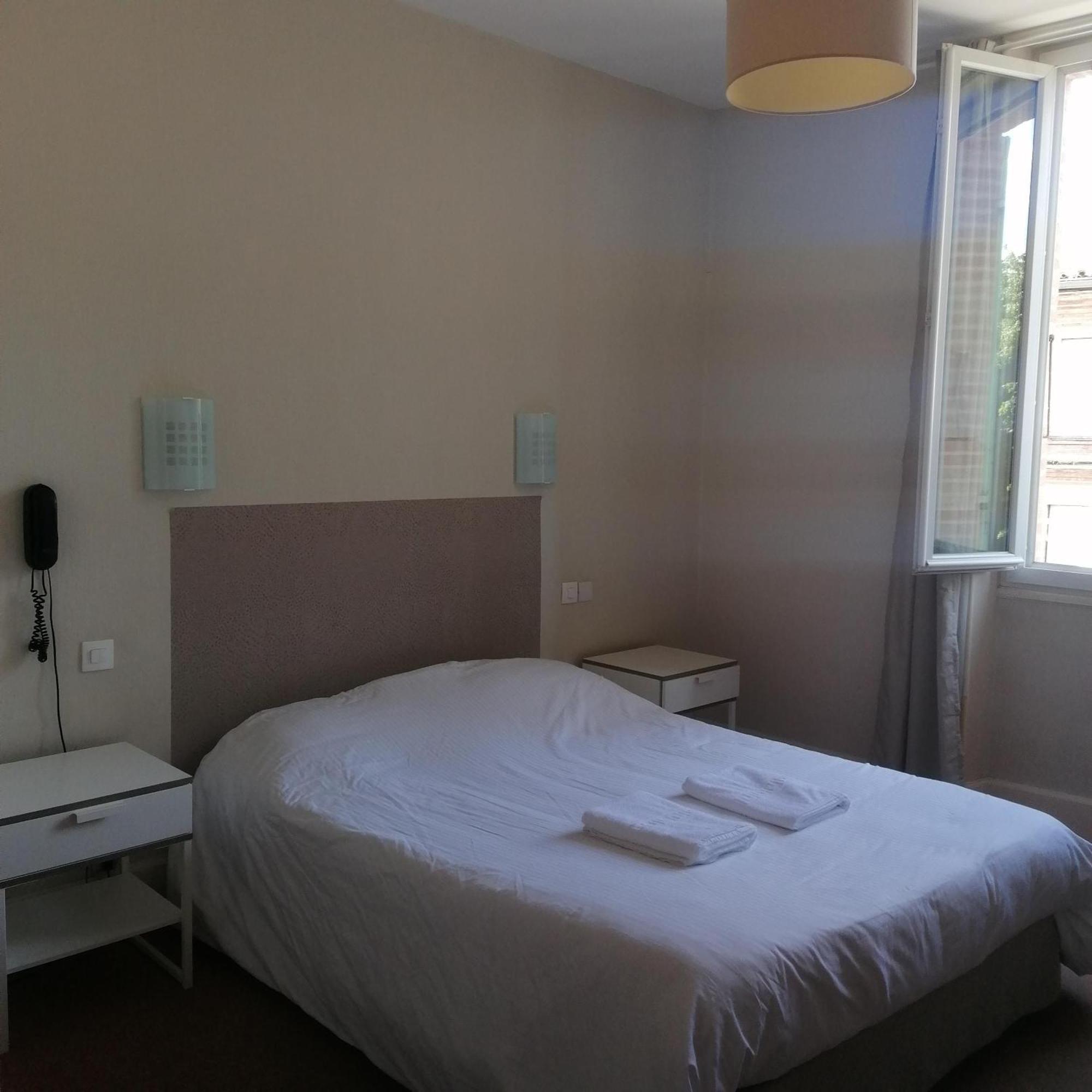 Hotel Le Normandy Beaumont-de-Lomagne Ngoại thất bức ảnh